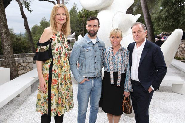 Louis-Vuitton-Celebrities-Cruise-2019-05-Delphine-Arnault,-Nicolas-Ghesquière,-Brigitte-Burke,-Michael-Burke  - Beauty Scene