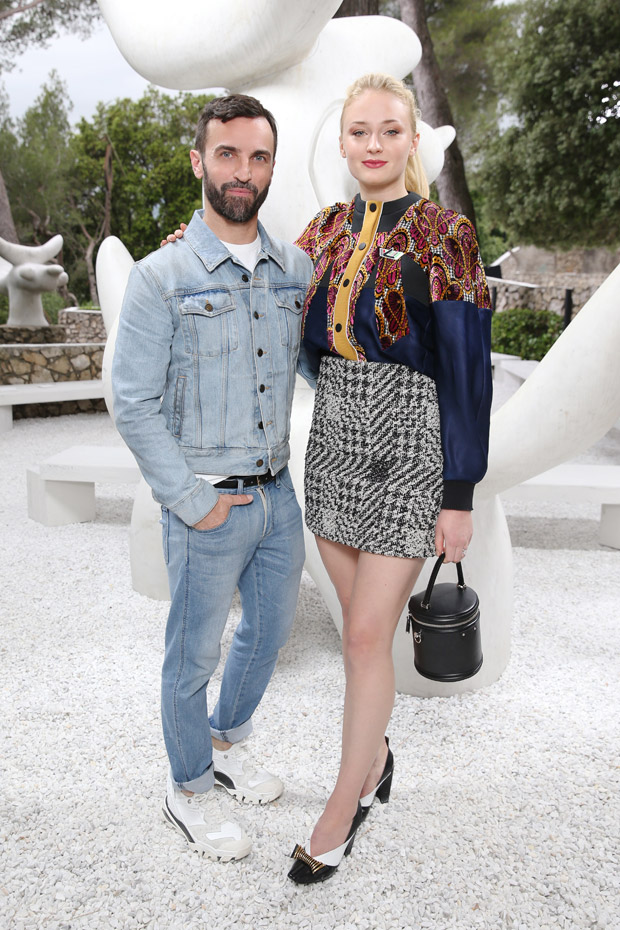 LOUIS VUITTON CRUISE 2016 COLLECTION IN PALM SPRINGS. FREY HOUSE