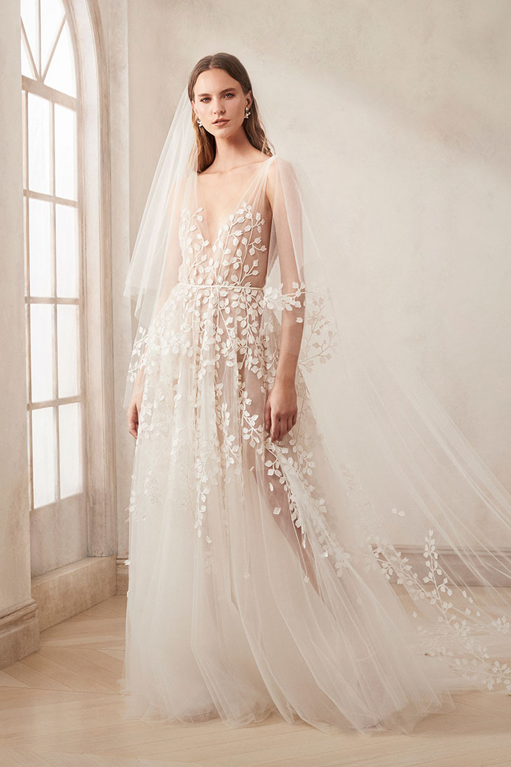 https://www.beautyscene.net/wp-content/uploads/2021/09/How-to-choose-a-veil-for-your-wedding-5-best-models-2.jpg